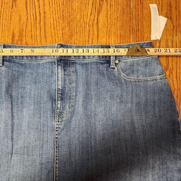 NWT TALBOTS BLUE DENIM SKIRT EMBOSSED FLORAL PLUS SIZE 16W $99 - Picture 3 of 10
